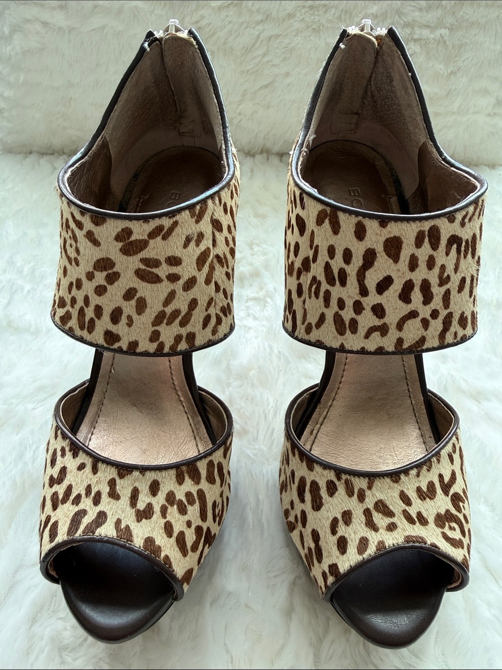 BCBG BG-HELARA2 Snow Leopard Pony Size 7